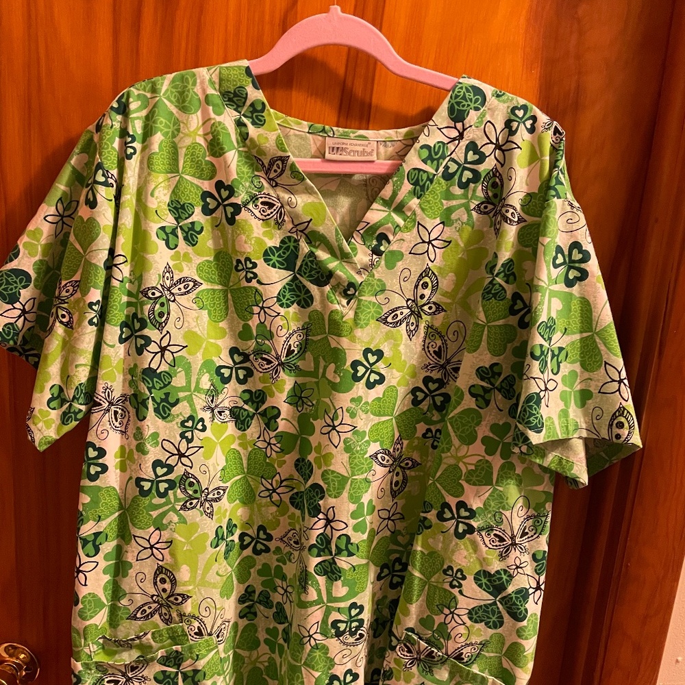Woman’s Scrub Top